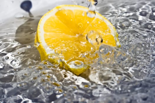 Fresh water drops on a lemon 