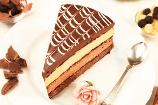 Cake with black and white chocolate