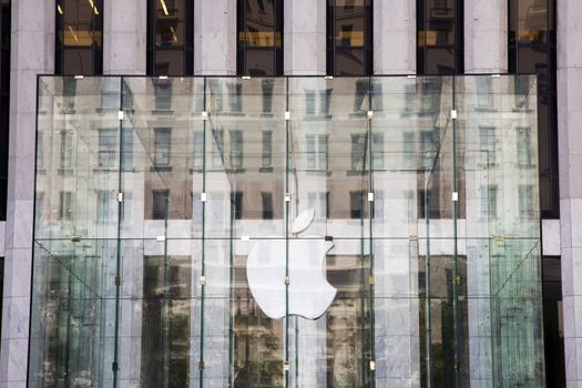 Apple store on 5th Avenue in New York