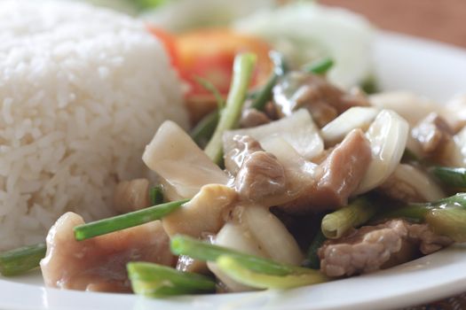 Fried pork with chili in oyster sauce to eat.