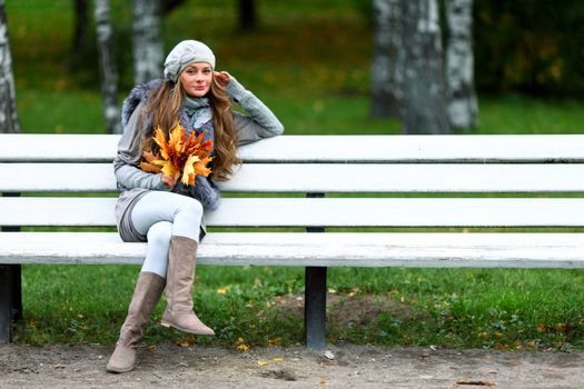 autumn woman portret in park