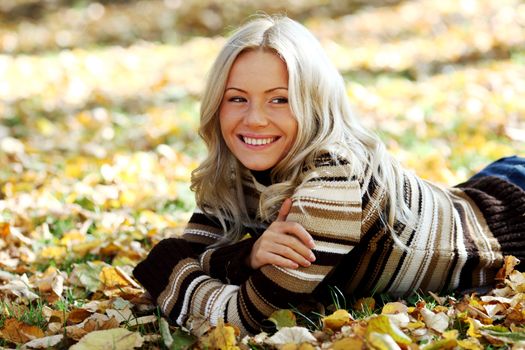 autumn woman portret in park