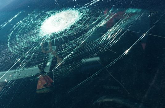 the broken windshield in car accident 