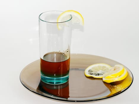 Drink a glass plate in the dark with a lemon