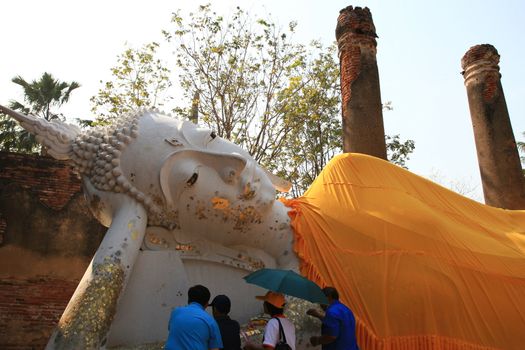Statue of Reclining Buddha