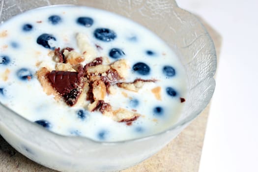 blueberries and milk dessert