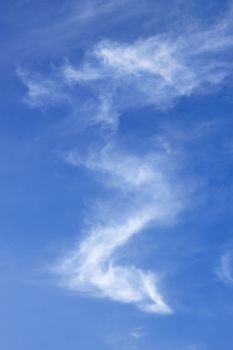 White clouds that resembles a snake against a blue sky