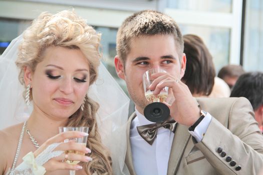 Young married couple in the wedding day