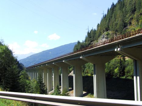 Brennerautobahn im Eisacktal in Südtirol