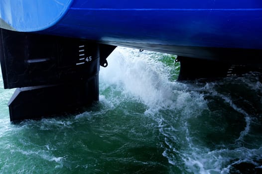 Raging water does flow from propeller ship 