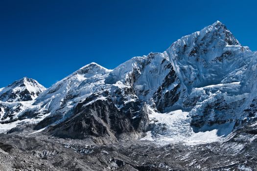 Peaks and glacier near Gorak shep and Everest base camp