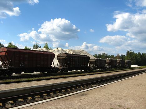 Loading of quartz sand in cars of a freight train