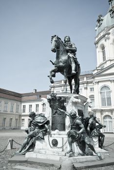 Statue Friedrich Wilhelm I (der Grosse Kurfuerst) elector of Brandenburg in the cour d'honneur of the Charlottenburg Palace in Berlin