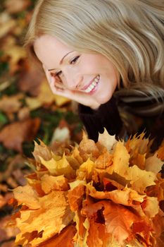 woman portret in autumn leaf close up