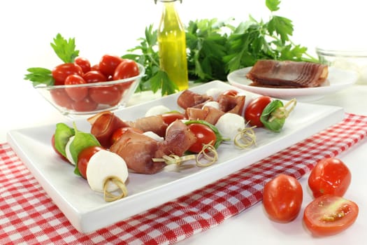 skewers with mozzarella, tomato, basil and ham