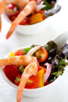 Prawn with cherry tomato ,lettuce,pepper and onion salad