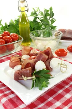 skewers with mozzarella, tomato, basil and ham
