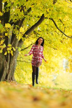 autumn woman portret in park