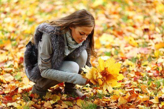 autumn woman portret in park