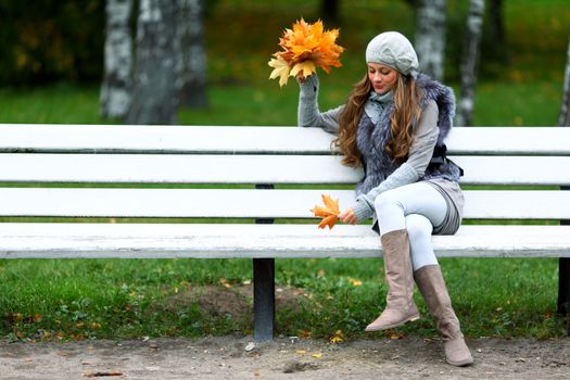 autumn woman portret in park