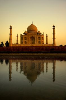 taj mahal during sunset