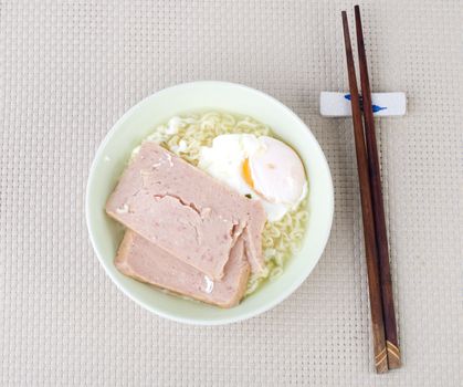 instant noodle with ham and egg