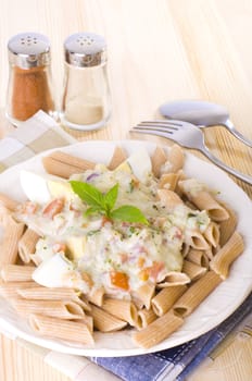 Spaghetti carbonara pasta with wooden background