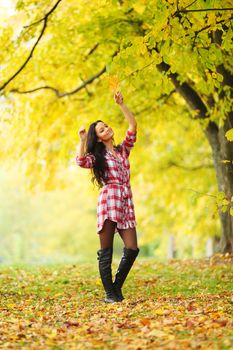 autumn woman portret in park