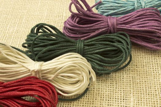 fine image of ropes with five diferent colors