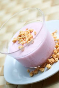 berry crumble cream dessert