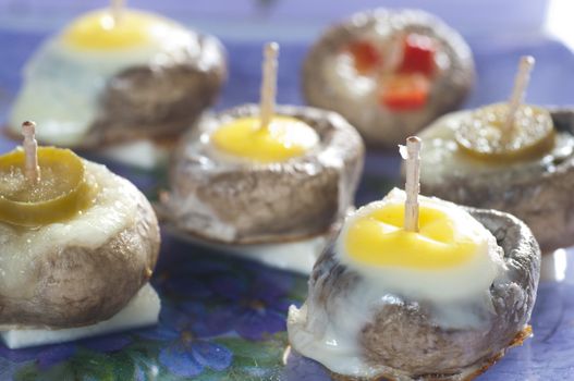 Mushrooms baked quails eggs