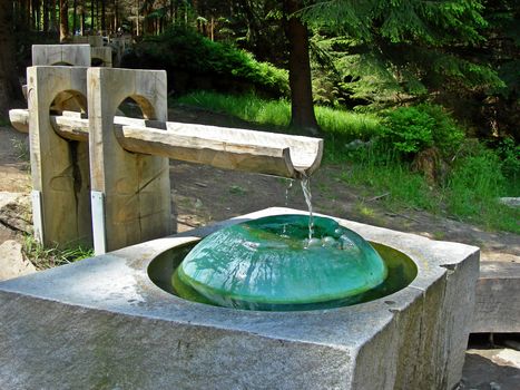           Spring water to the wll from the manger