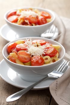 pasta with tomatoes and salami 