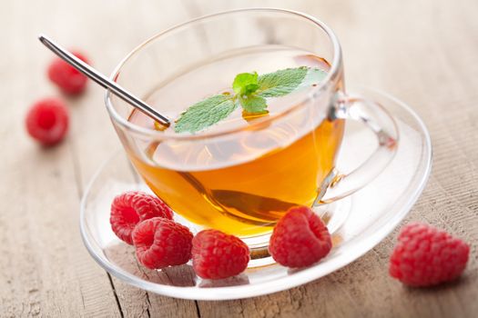 tea with mint and berry