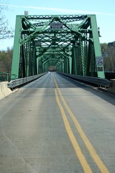 A Old green metal bricge