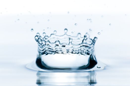 Close-up of the crown of water splashing in the water formed after the fall of the drop