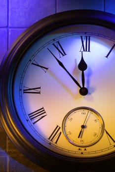 Mysterious clock shows 5 minutes to midnight