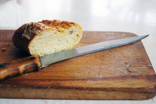Bread and knife on the board







SONY DSC