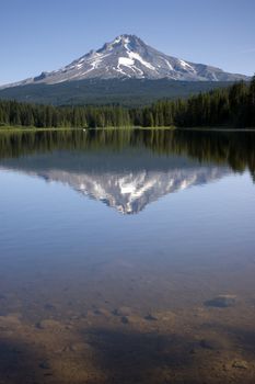 Mountain Lake called Trillium near Mount Hood, Oregon USA