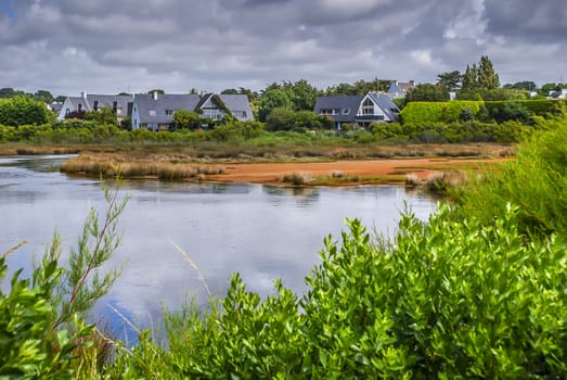 A sleeping village along a pond in Bretagne