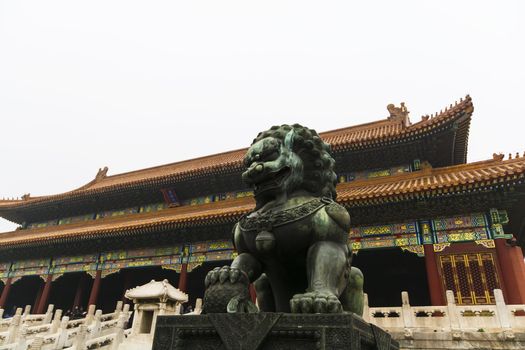 lion guarding the forbidden city palace