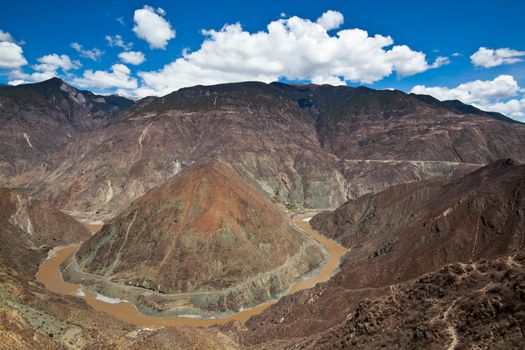 Omega curve (Changjiangdiyiwan) of Yangtze River, Yunnan Province, China