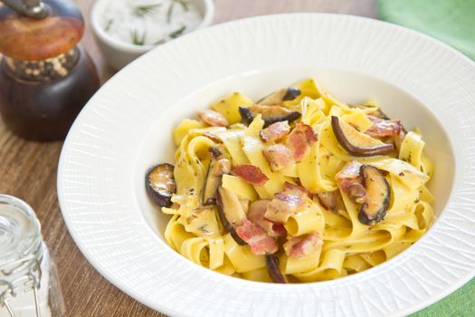 Fettuccine Carbonara with bacon and mushroom