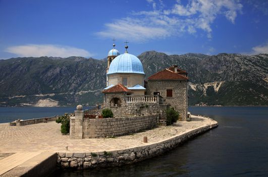 Ostrvo Gospa od Skrpjela, Ostrvo Sv. Dordije. Montenegro