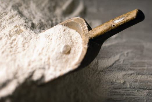 Baking scoop defocus in a heap of flour