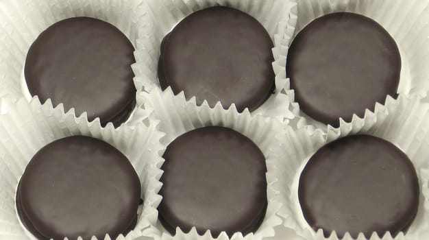 Chocolate cream cookies