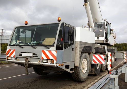 100 ton crane is ready for operation on the motorway