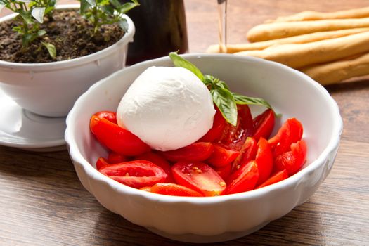 mozzarella with tomatoes