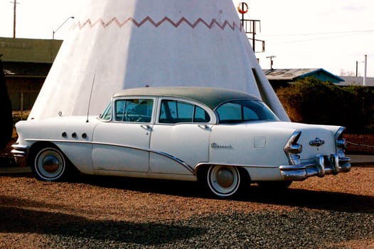 Wigwam motel and antique car