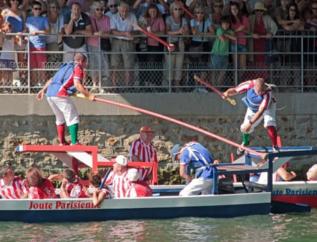 Water jousting, Parisian joust, quay of the Seine, Paris  (France) on 09/09/2012, lance which breaks